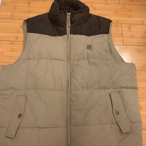 NWOT.. Men’s Lrg. Coleman,Brown&Khaki winter vest